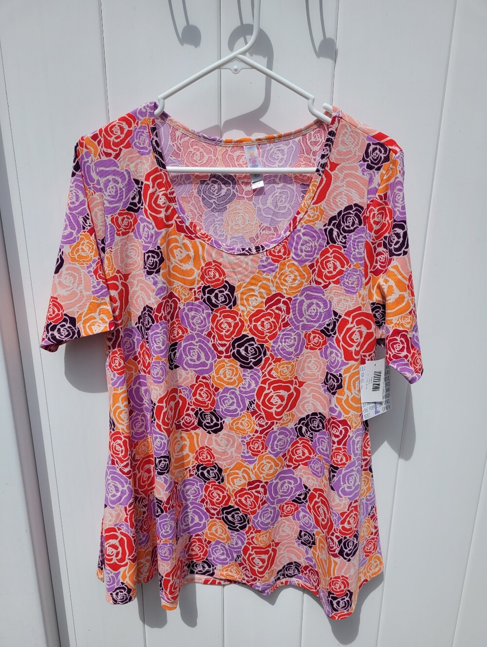NWT - LuLaRoe Perfect Tee - Size Large